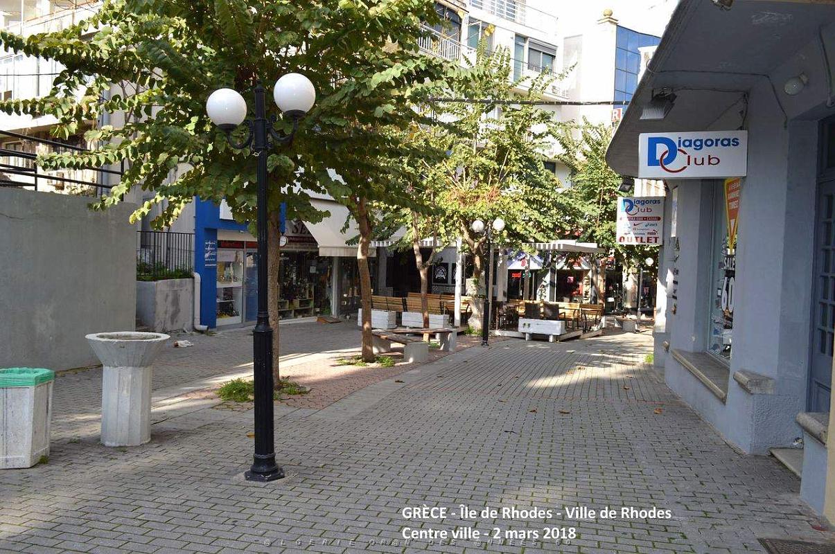 110- Rhodes ville et port d'honneur.JPG